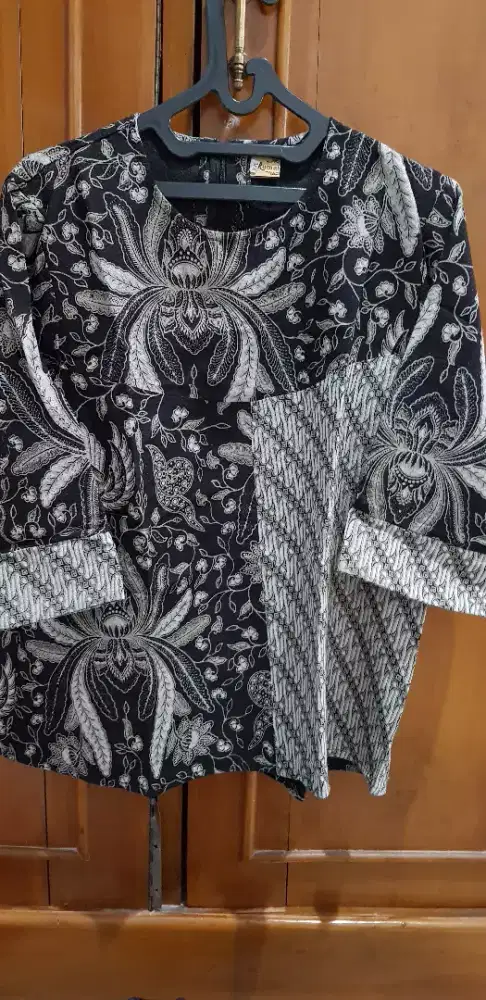 Atasan batik wanita