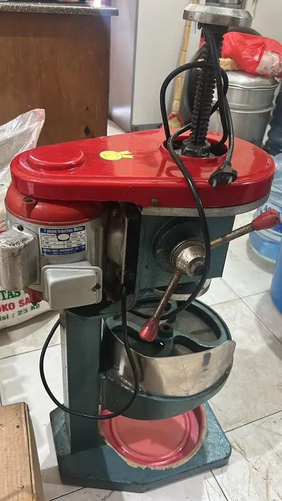 Mesin serut es batu