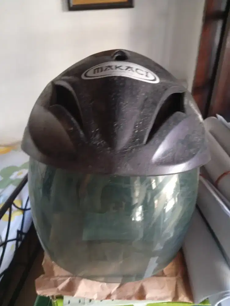 Helm ber SNI merek makaci