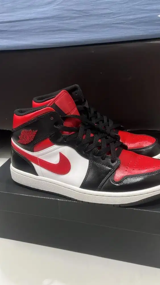 Nike air jordan 1 mid bred toe original 2023