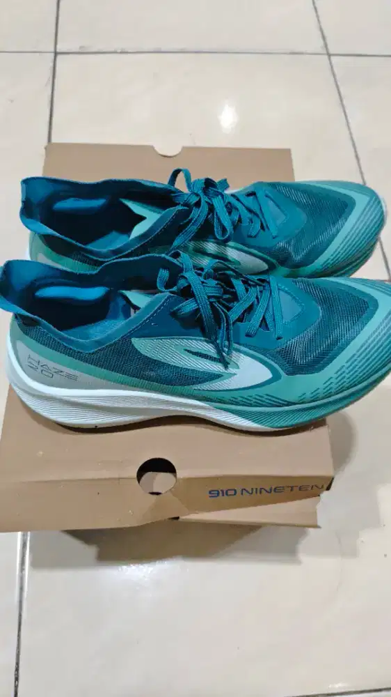 SEPATU OLAHRAGA / JOGGING 910 NINETEN