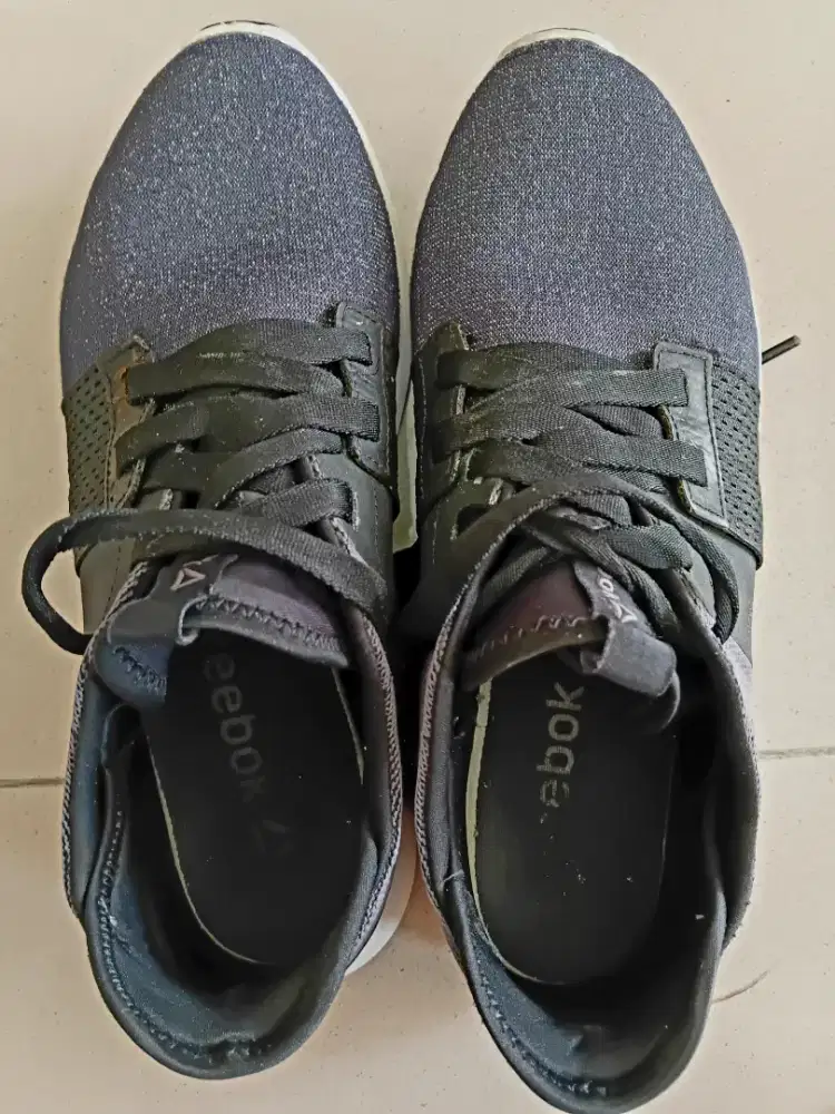 Preloved Sepatu Reebok Wanita