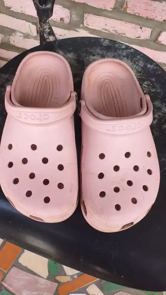 Crocs Classic Clog Merah Muda