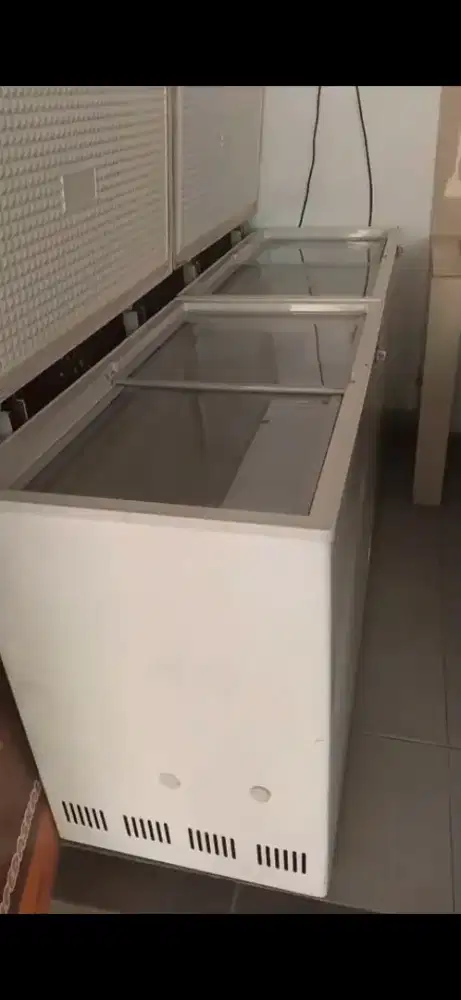 Freezer master cool kapasitas 300 Liter