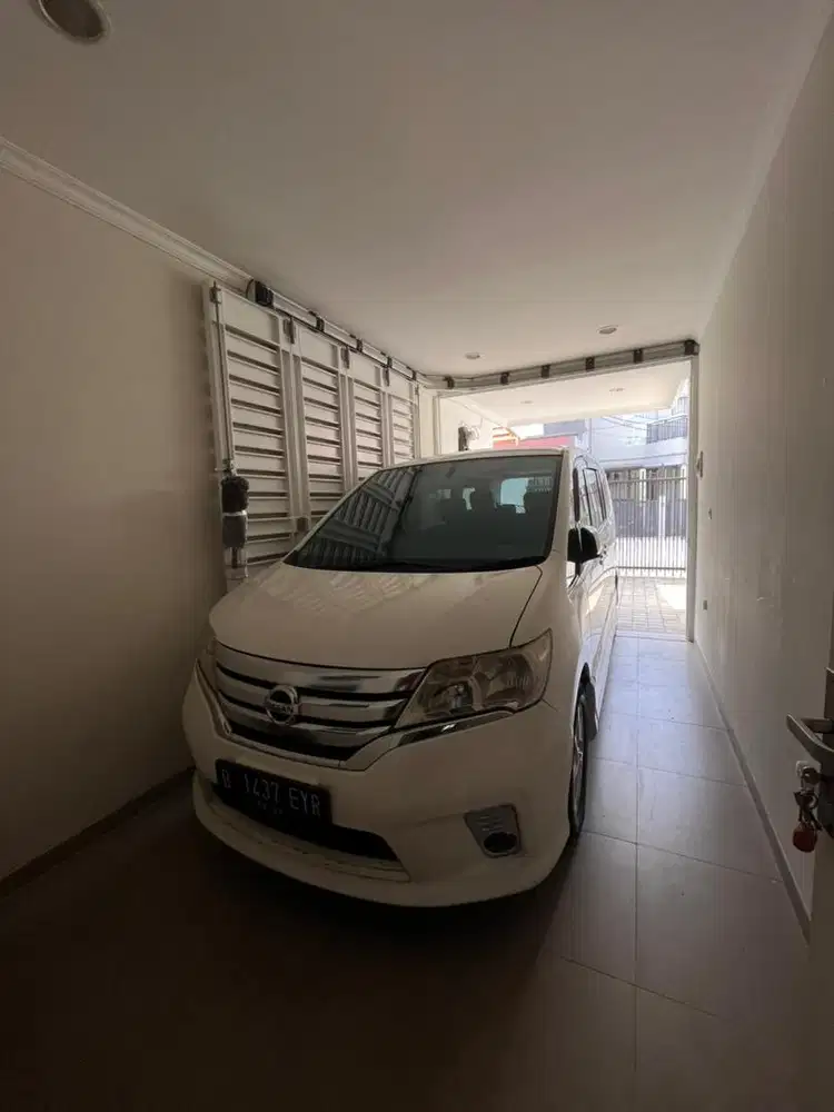 Nissan Serena HWS AT 2014 (Pemakai)