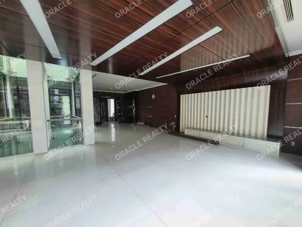 Jual Rumah Luxury Platinum Graha Family
