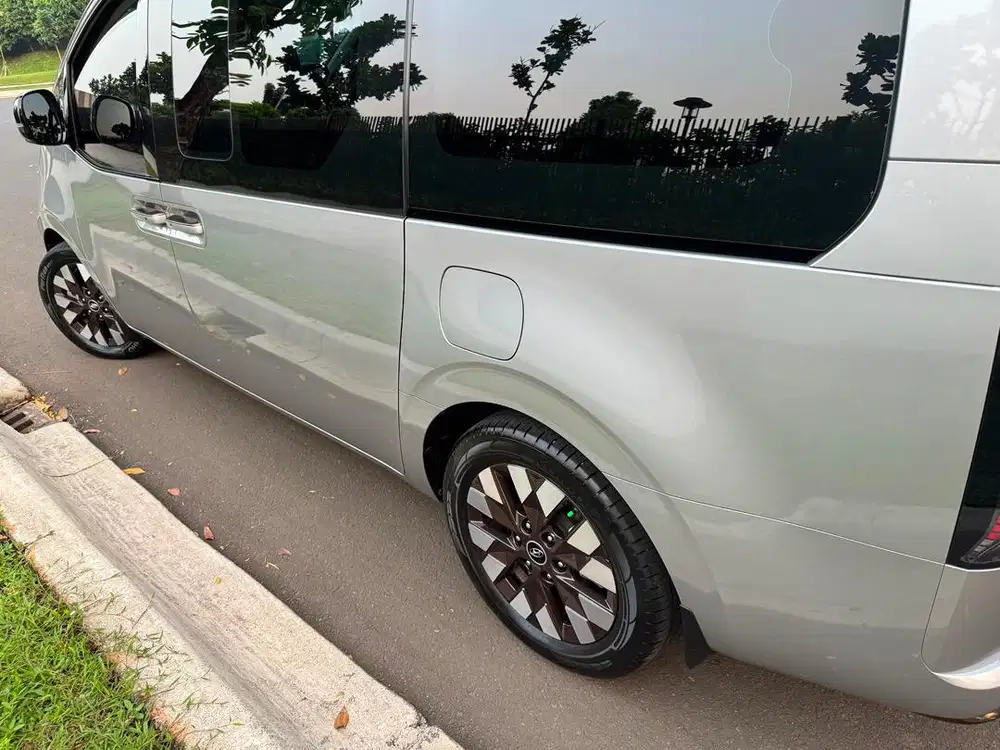 hyundai staria 2022 km22rb! 9 seat!gress! like new!perfect!reg 2021