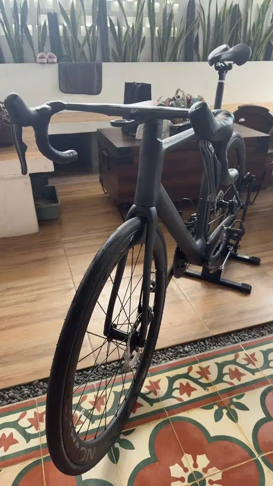 Polygon Helios L - Full Shimano Ultegra Di2 R8100 125 - Carbon Cocpit