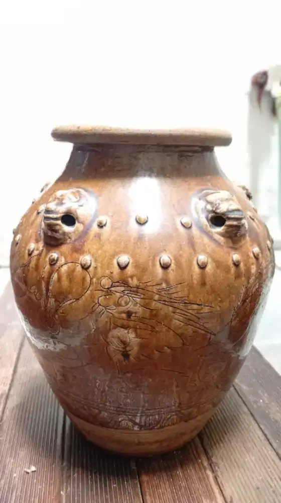 guci antik Kalimantan