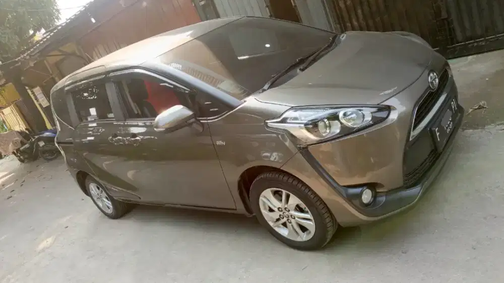 Toyota Sienta G MT 2017 Grey Metallic - Antik Full Original Low KM30rb