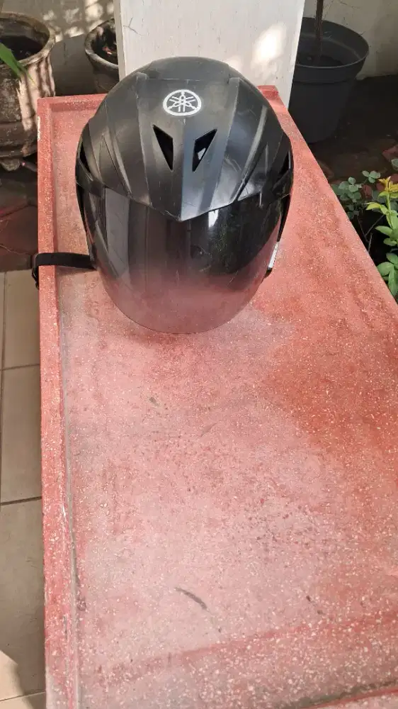 Helm bawaan motor yamaha