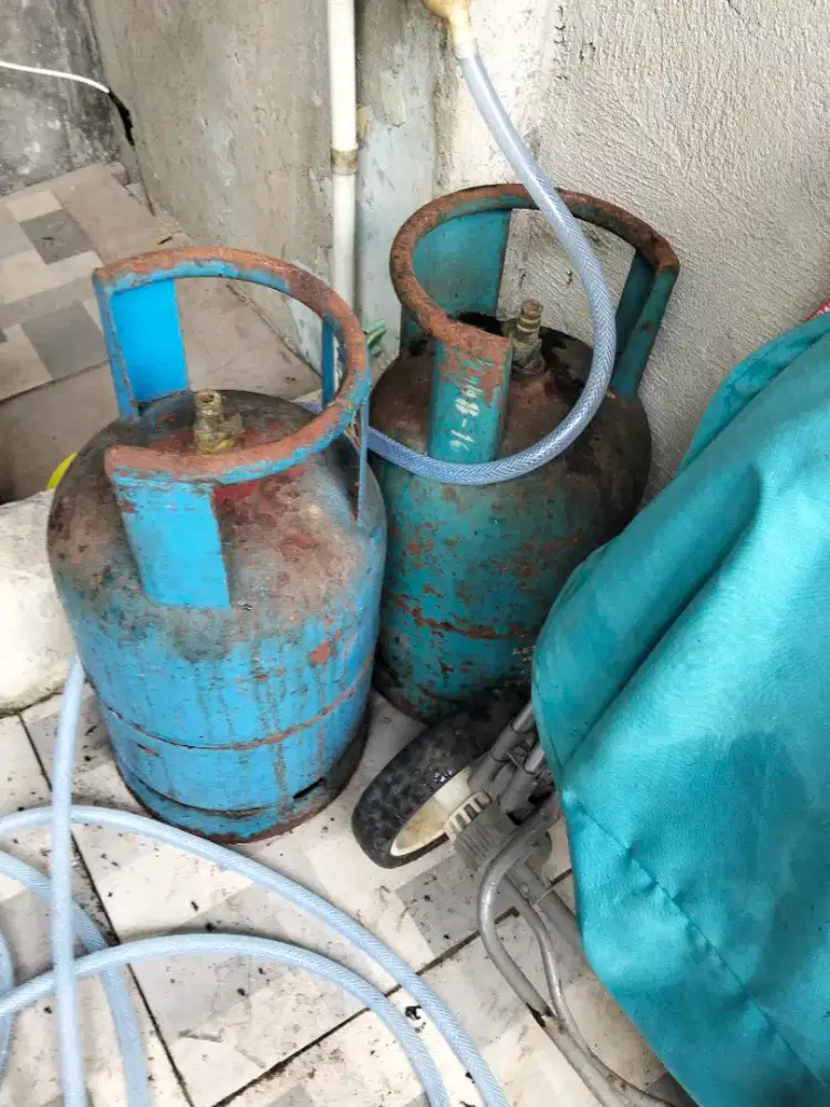 Dijual gas 12 kg 2 biji 400ribu