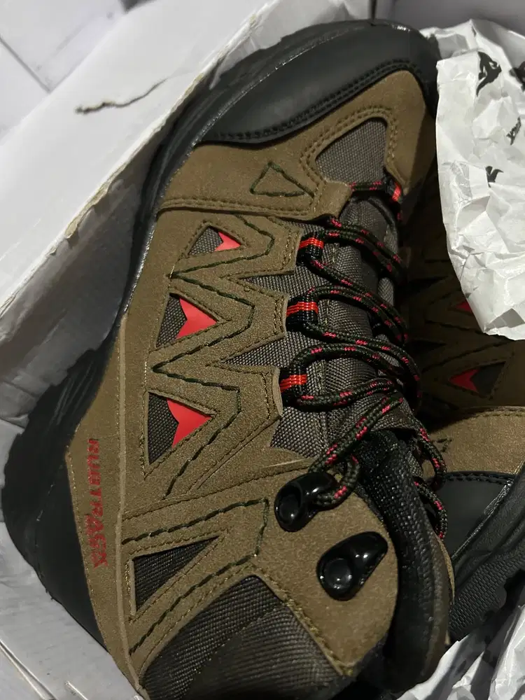 Sepatu hiking Rubstrack Serva