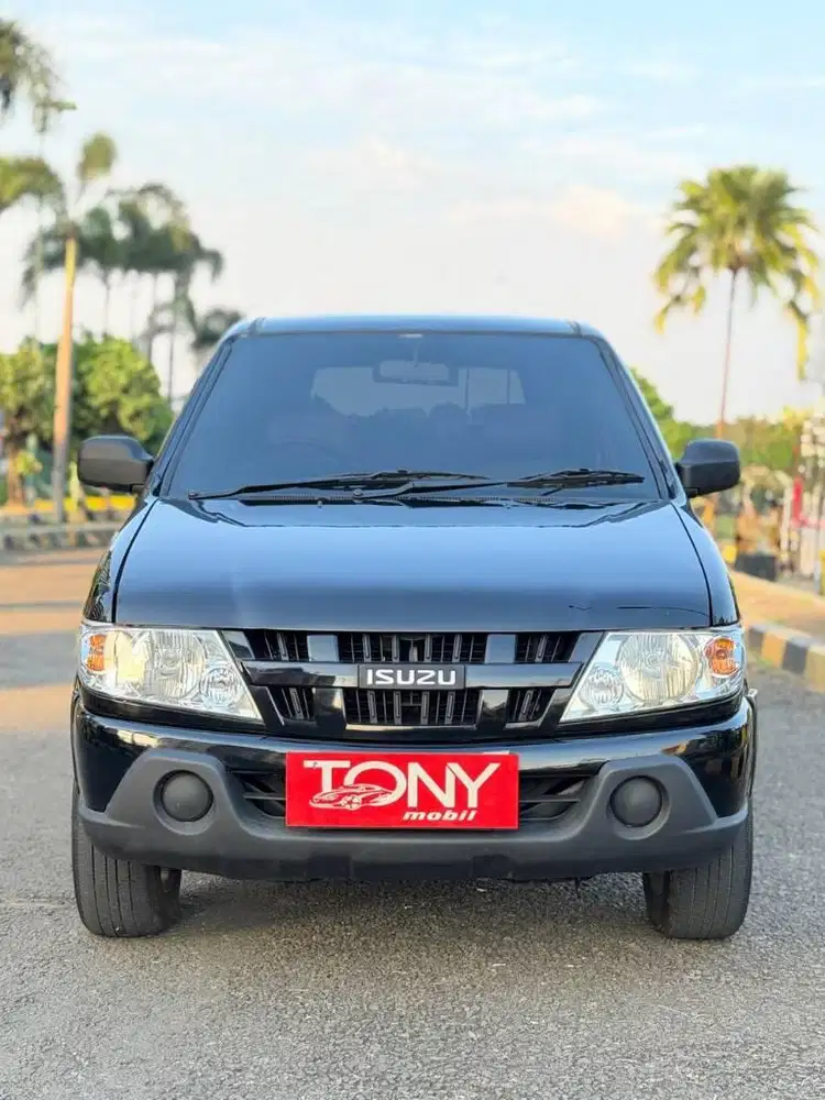 Isuzu Panther LM 2015 Hitam