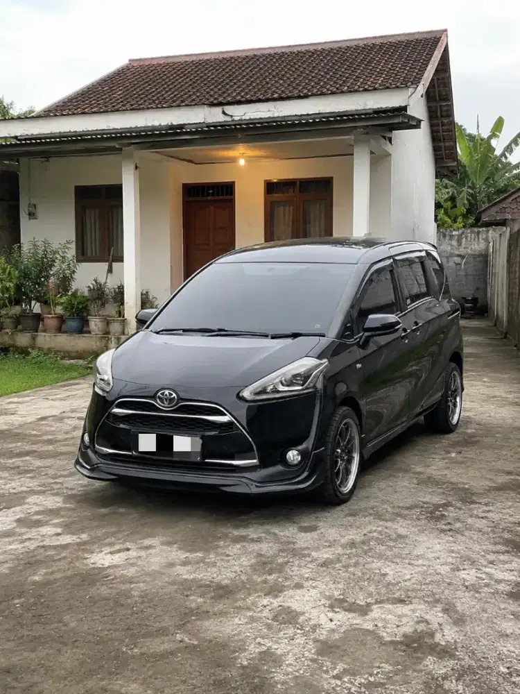 Di jual Toyota Sienta tahun 2017