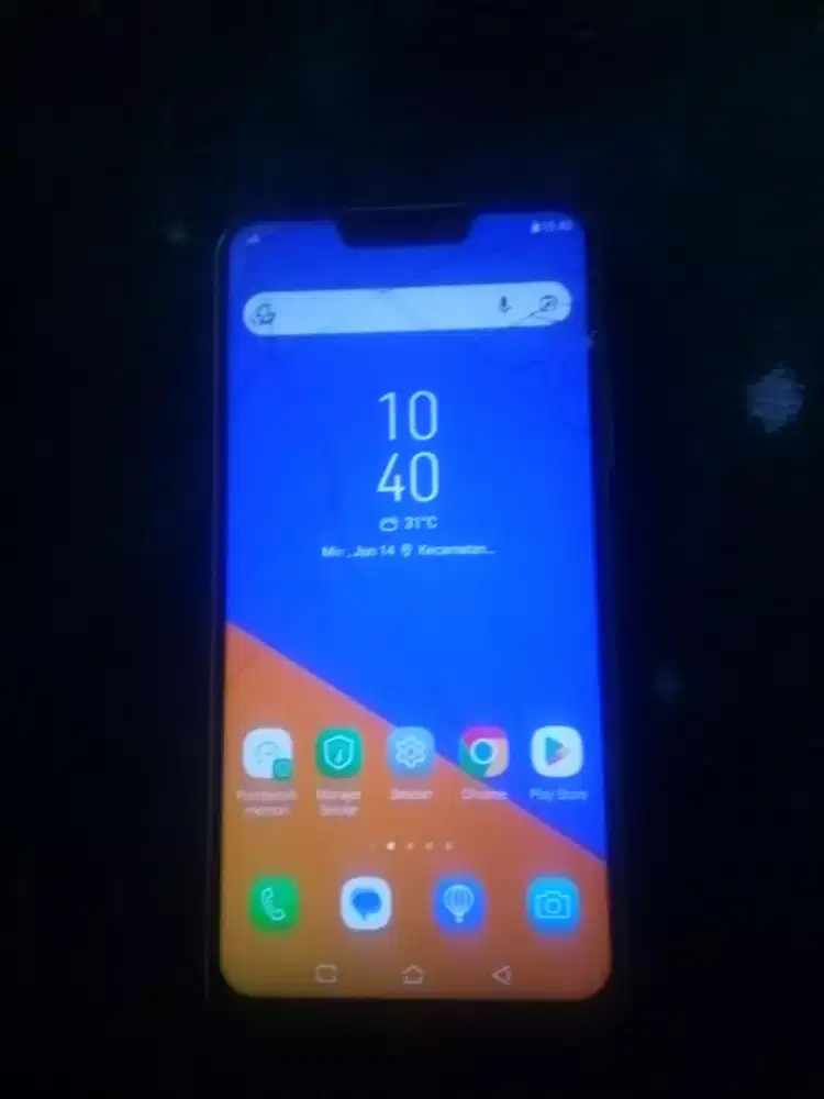 Asus Zenfone 5 minus retak
