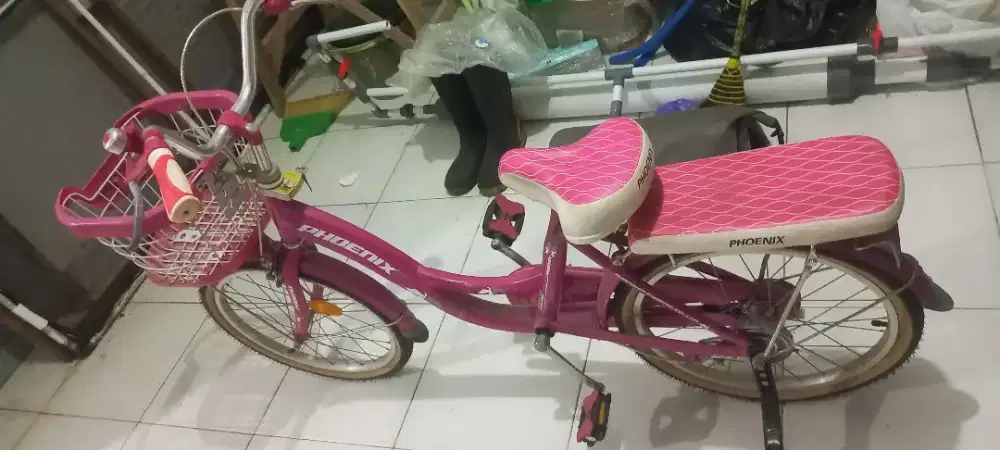 Sepeda anak warna pink