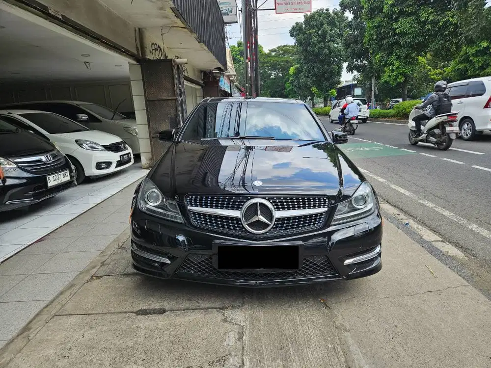 Mercedez-Benz C Class C250 CGI Avantgarde Tahun 2013 Hitam AT