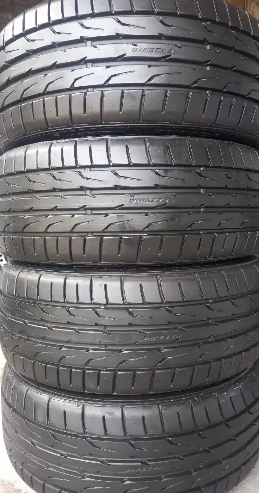 Ban dunlop direza DZ 102 ukuran 215/40/18
