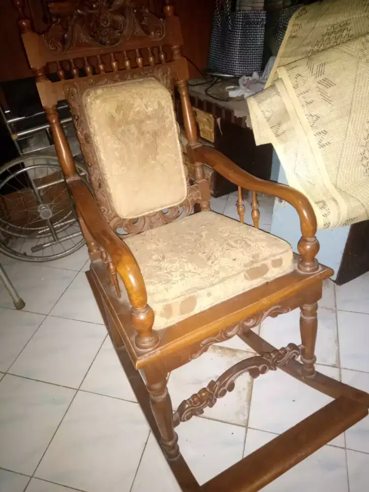 Kursi goyang jati