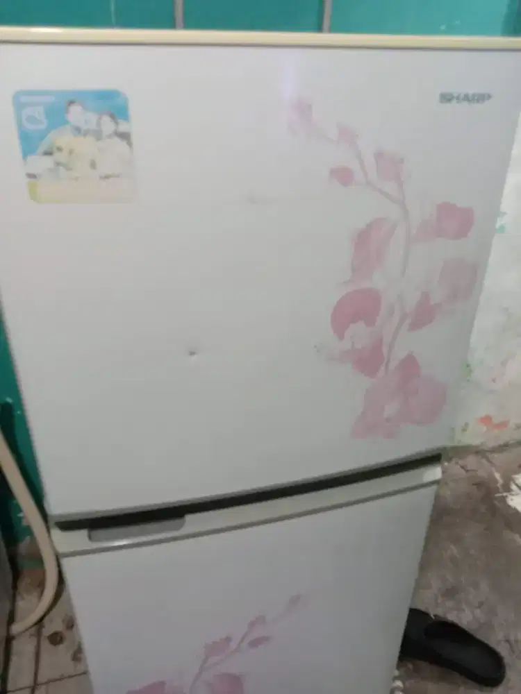 jual kulkas Sharp masih original blum pernah service dingin bagus