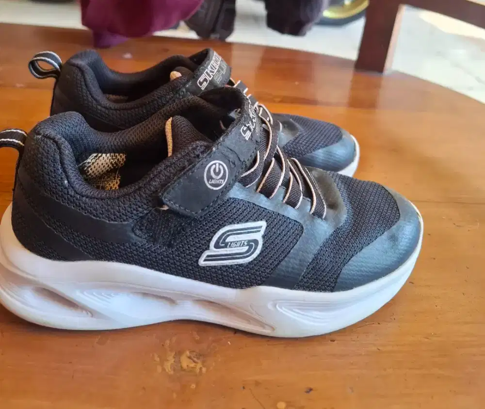 Sepatu anak sketcher