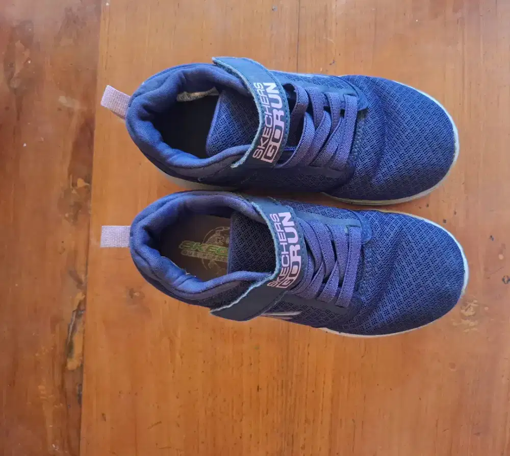 Sepatu sekchers anak