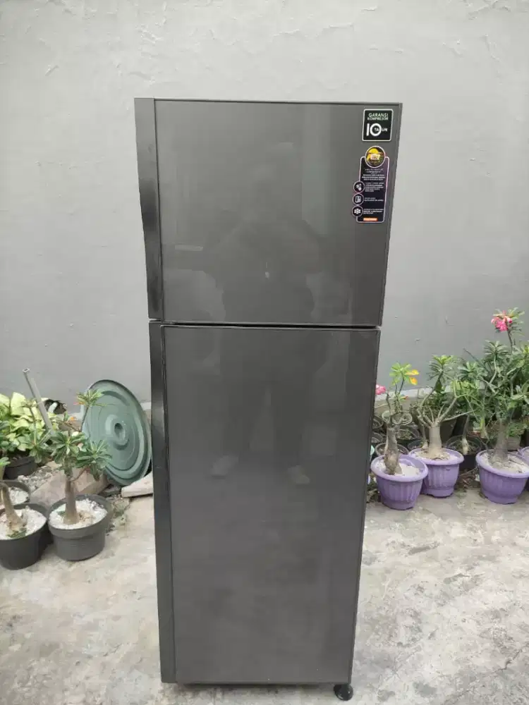 Kulkas 2 pintu merk polytron