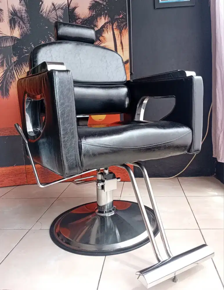 Kursi hidrolik dengan sandaran dapat direbahkan untuk salon/barbershop