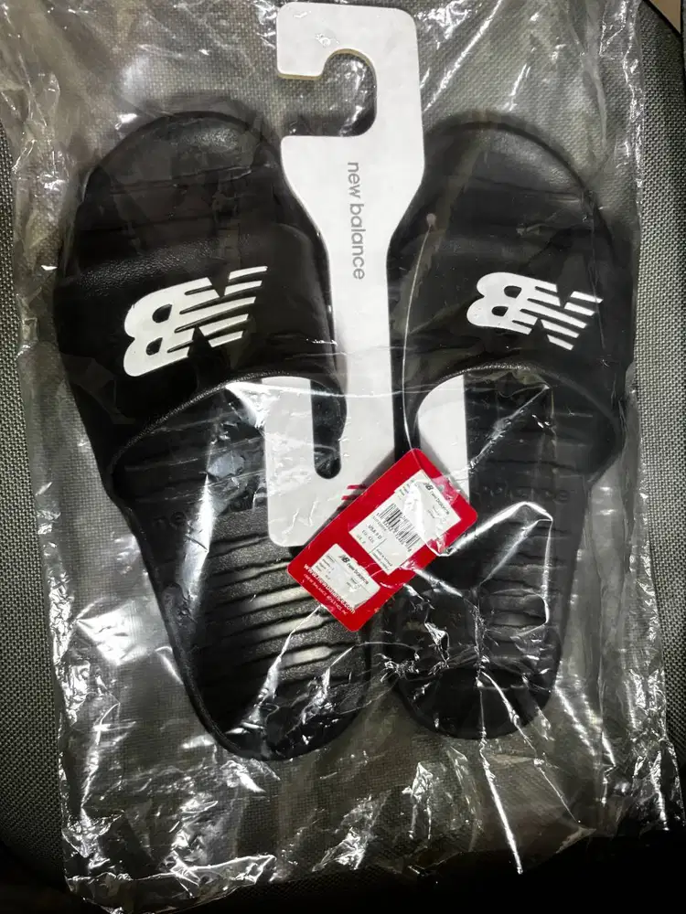 Sandal New Balance size 42,5 Kondisi baik