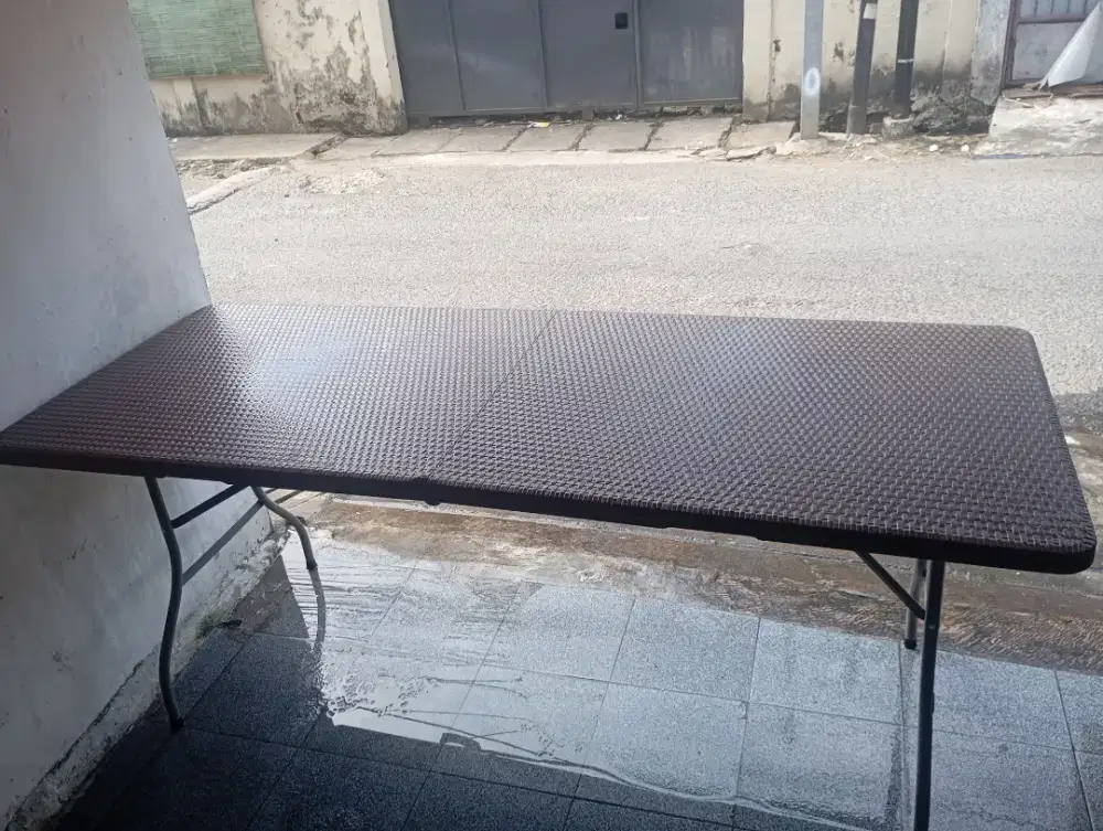 Meja lipat multifungsi