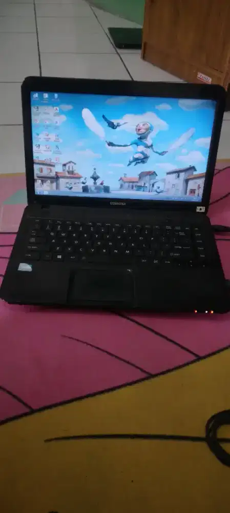 Laptop toshiba ram 2gb hd 300gb