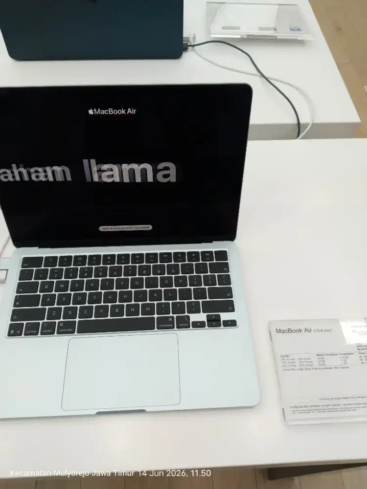 MacBook Air (13,6inch)