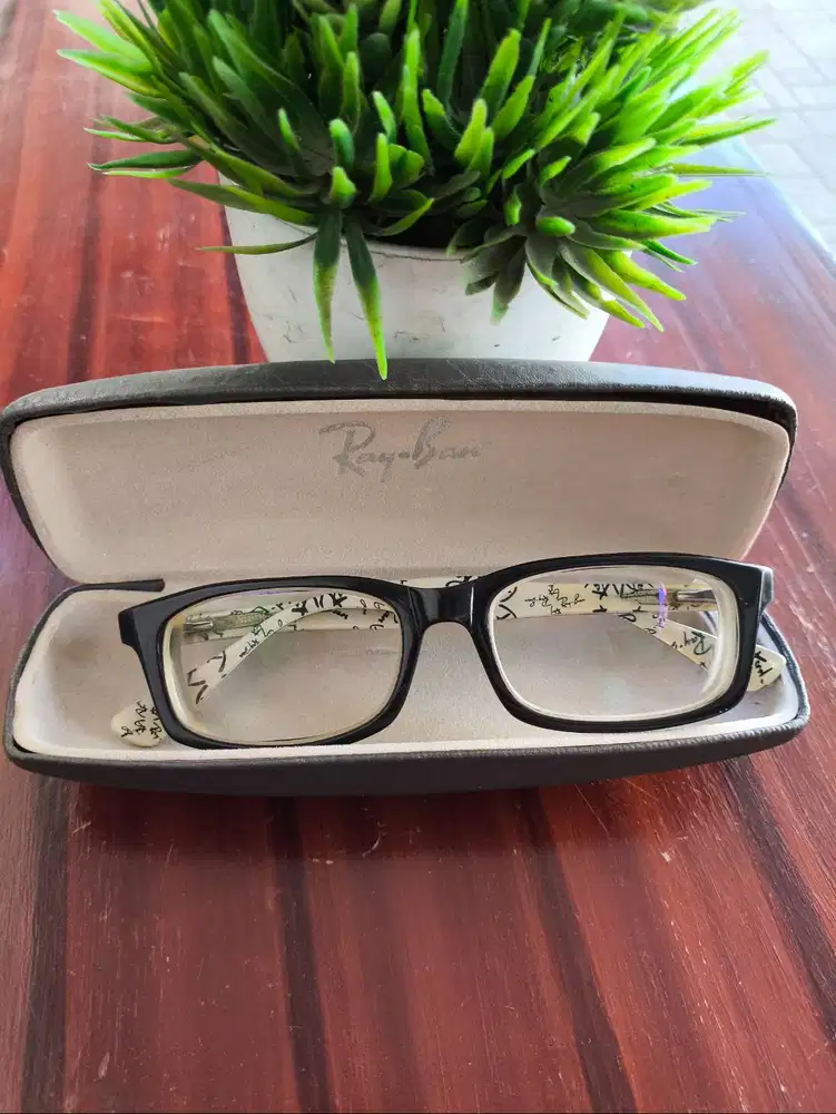 Kacamata Rayban