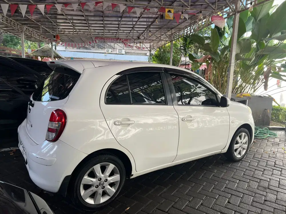 Nissan March 2011 Bensin