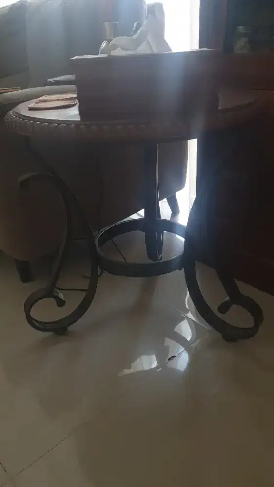 Side round table