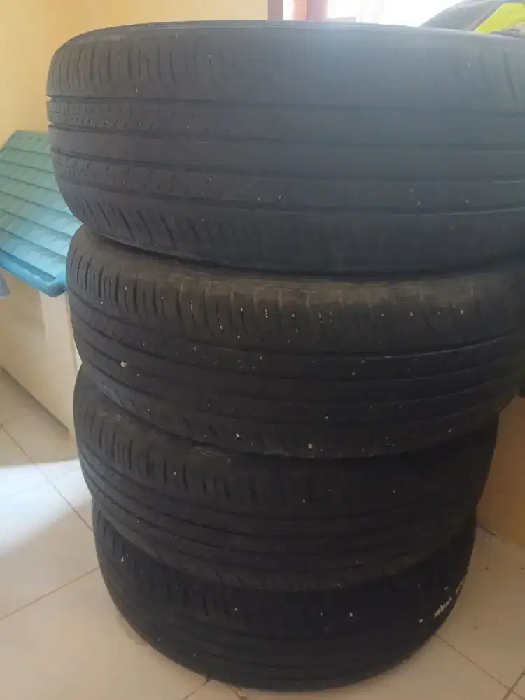 Dijual ban Dunlop uk 215/60/17