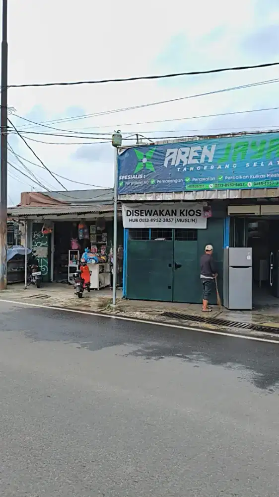 Toko penjualan elektronik dan menyewakan tempat
