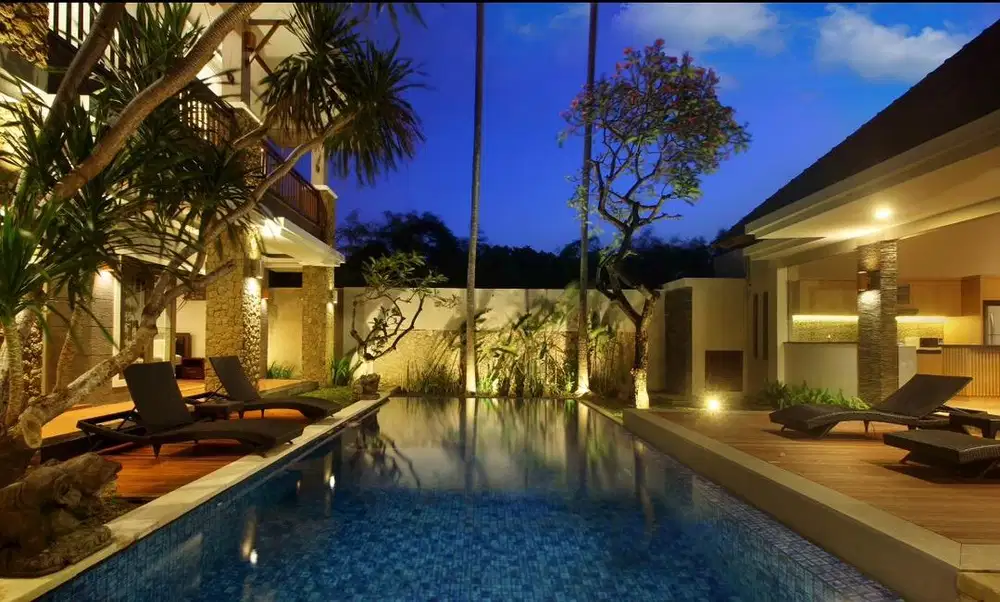 vila luas 2 lantai di seminyak
