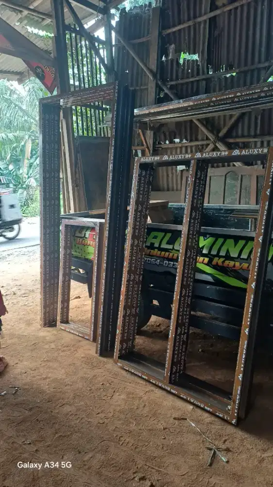 Jual kusen pintu satu dan pintu dua dari bahan aluminium dan kayu