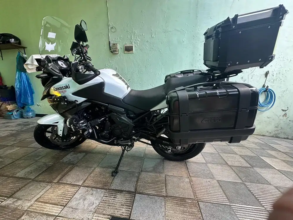 DIJUAL versys 650CC putih
