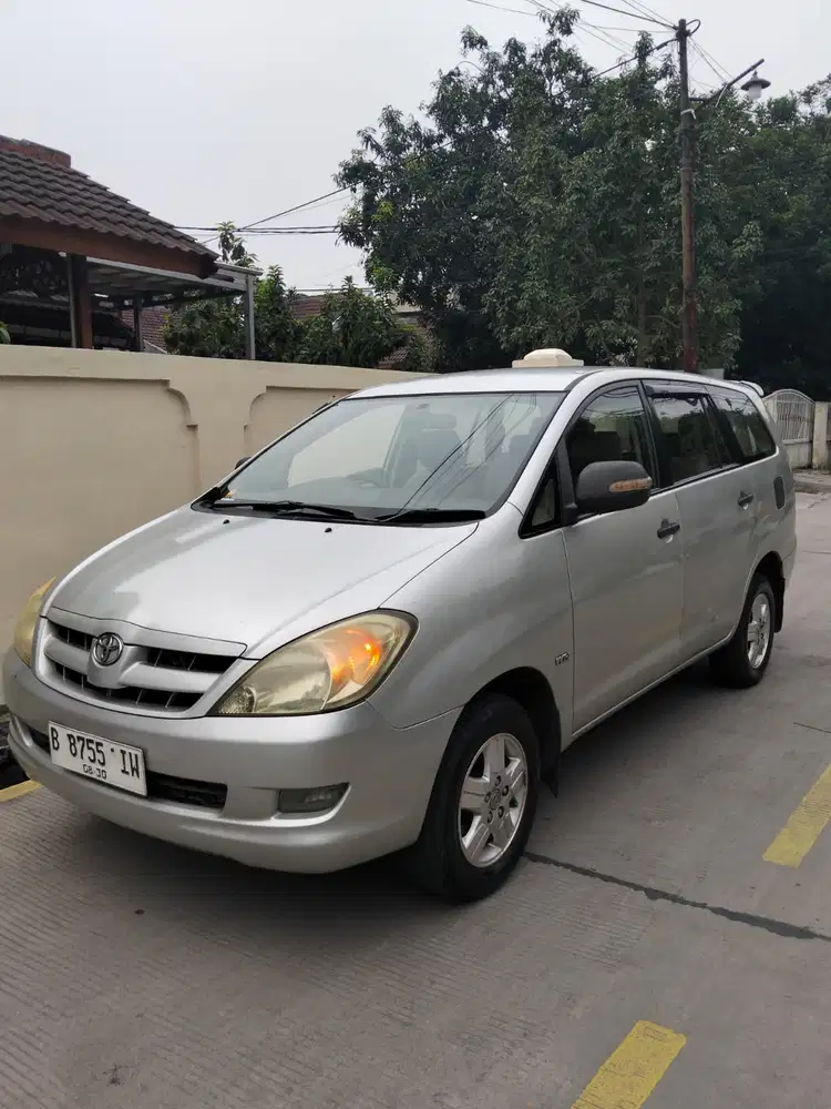 Toyota Kijang Innova 2005 Bensin