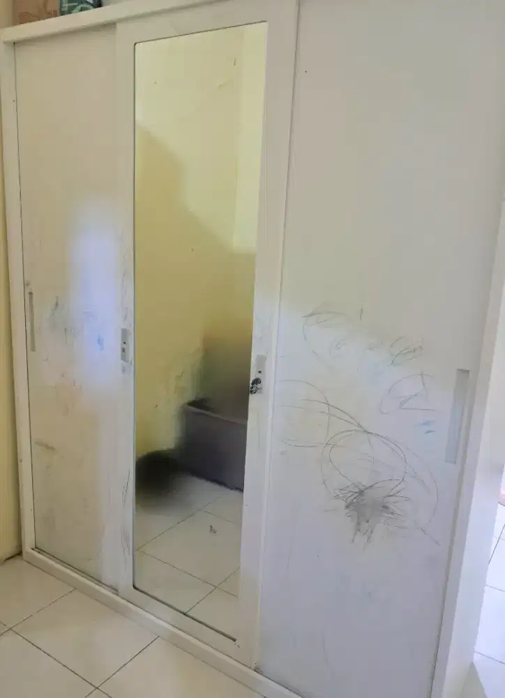 Lemari Pakaian Besi 3 Pintu Sliding