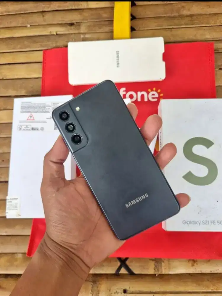 Samsung galaxy s21 5g.. 8/256