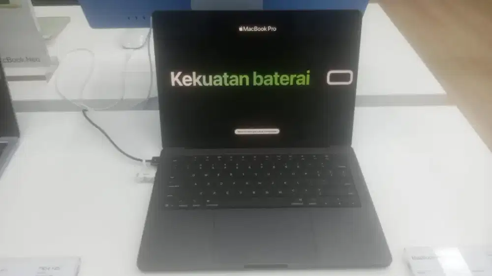 Macbook Pro (14 inci)