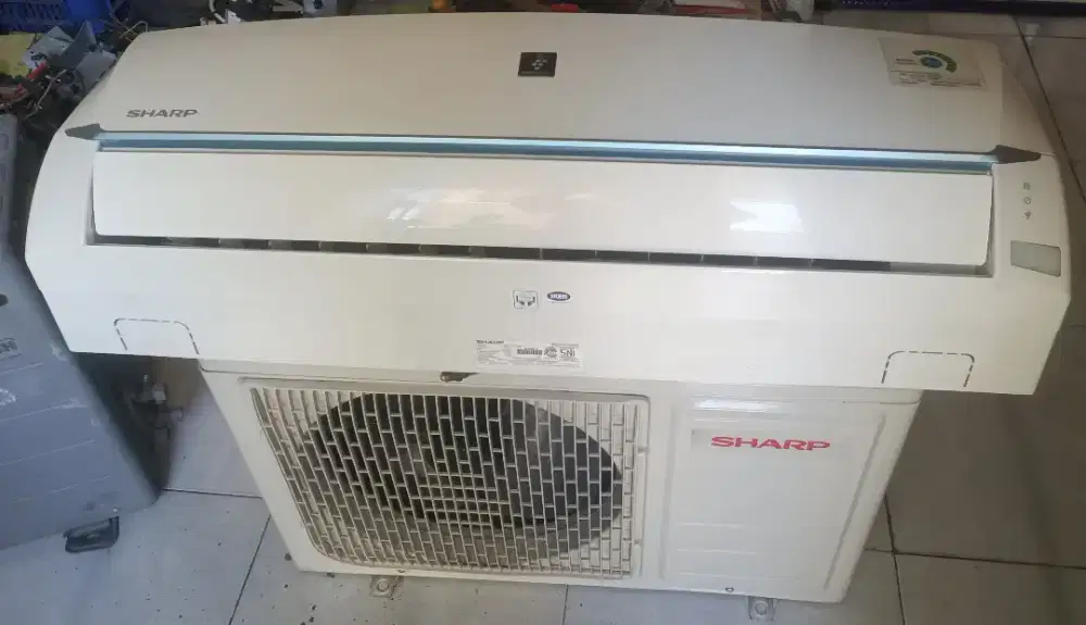Jual ac sharp terbaru 1/2 pk R 32 lowt 360 watt kondisi 95% ori semua