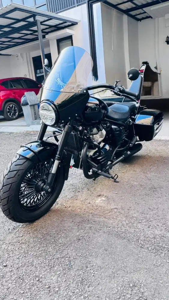 Super Meteor 650 2024 Smoked Garage Bagger Edition KM 2.255 Full Paper
