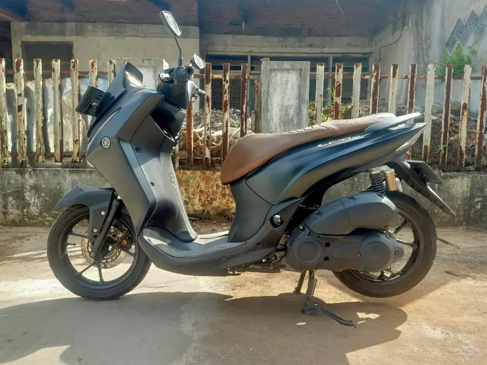 Yama Lexi S 2023 Hitam