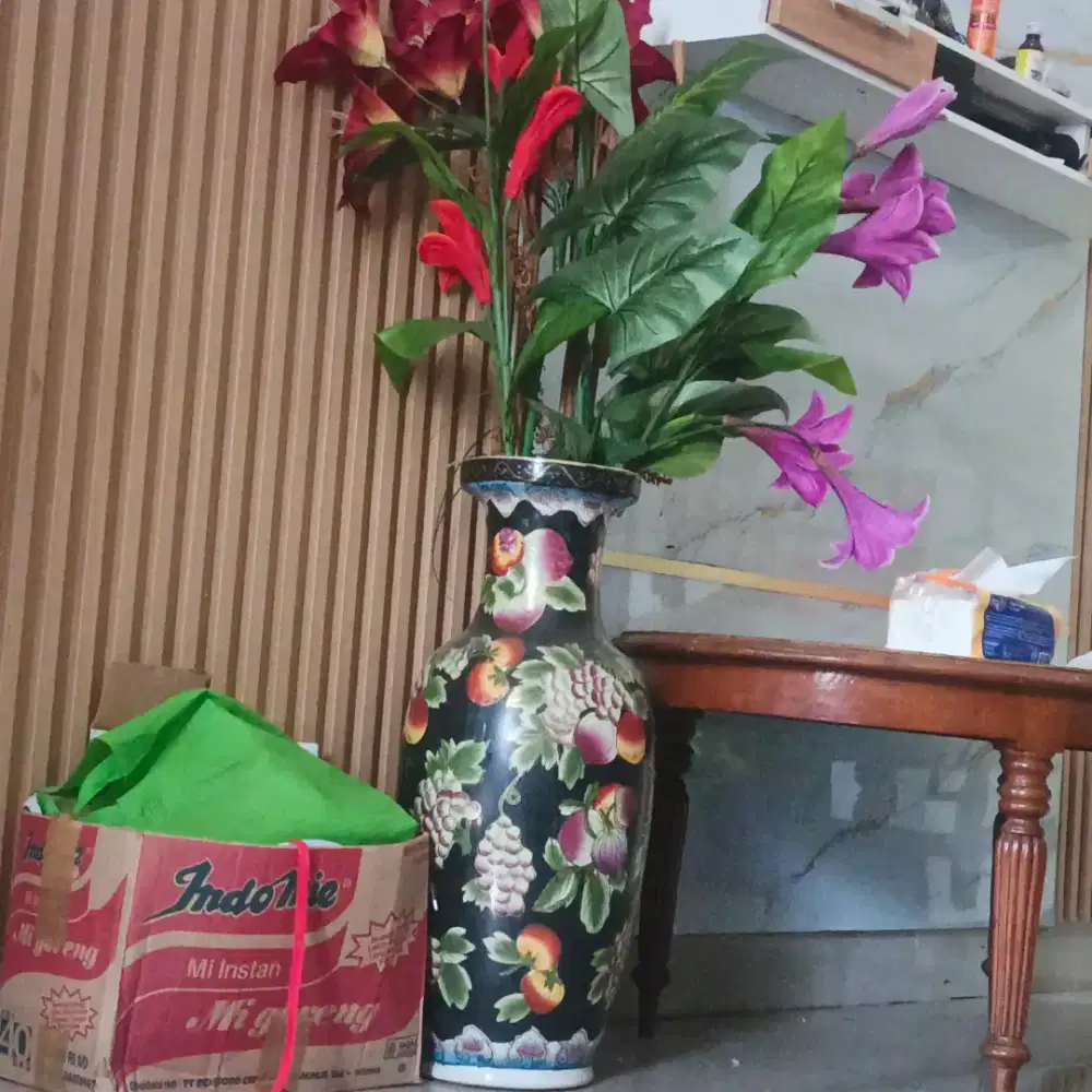 Guci pajangan bunga