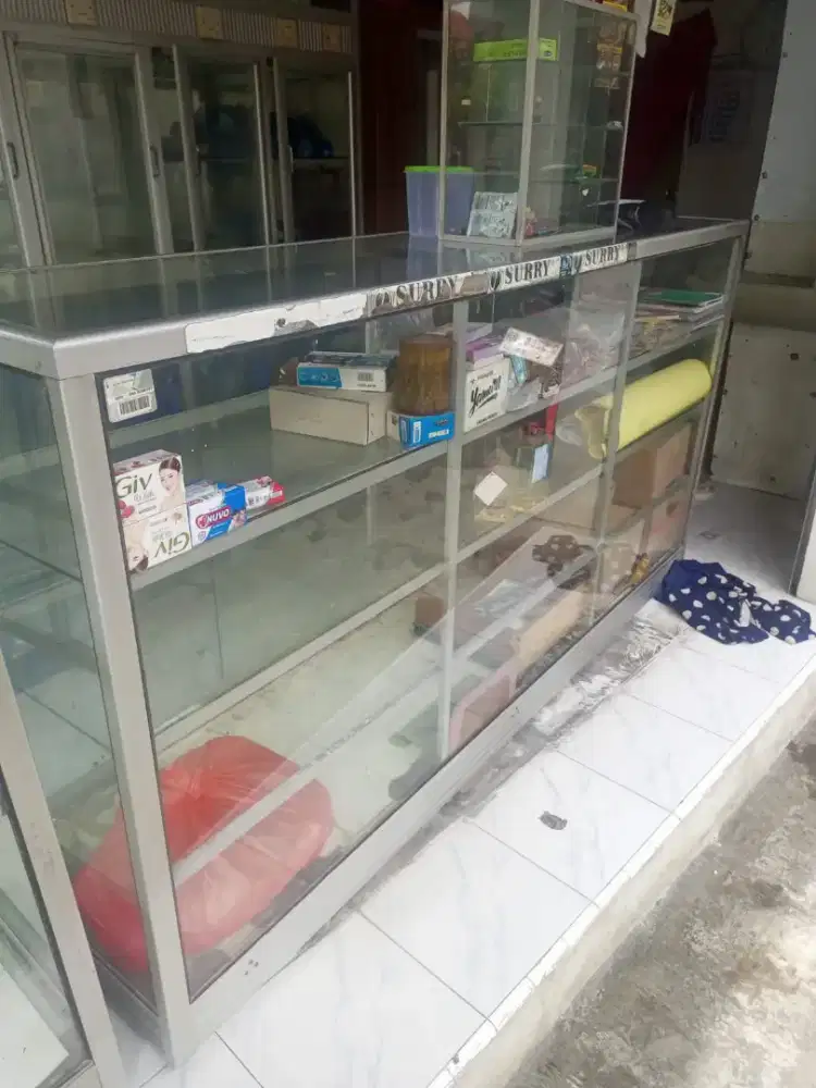 Etalase kaca panjang 2 meter